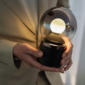 Occhio Luna pura LED-Akkuleuchte