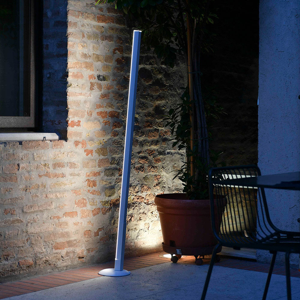 Zafferano Standfuß mit Ladestation zu Pencil LED-Akkuleuchte